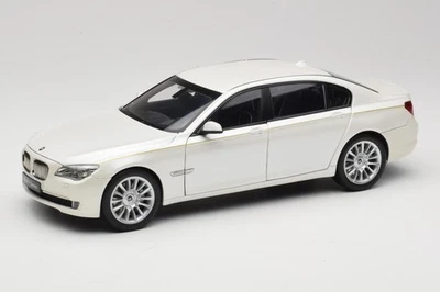 08783BRW BMW 7 Series F02 760Li Brilliant White Kyosho 1:18 - Immagine 1 di 4