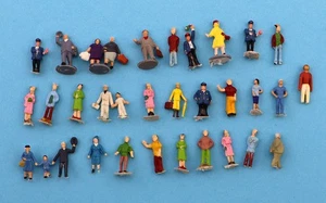 Figuren (33 Stück) für Modelleisenbahn 1:160 Spur N - Bild 1 von 2