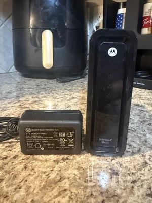Motorola’s easy-to-use SB6121 SURFboard DOCSIS3.0 Cable Modem - Image 1 of 4