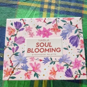 Nabla NWT Soul Blooming 12-Piece Eyeshadow Palette - Picture 1 of 6