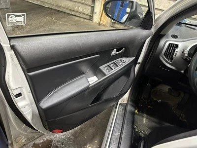 SPORTAGE  2016 Front Door Trim Panel 1116874 - Image 1 of 4