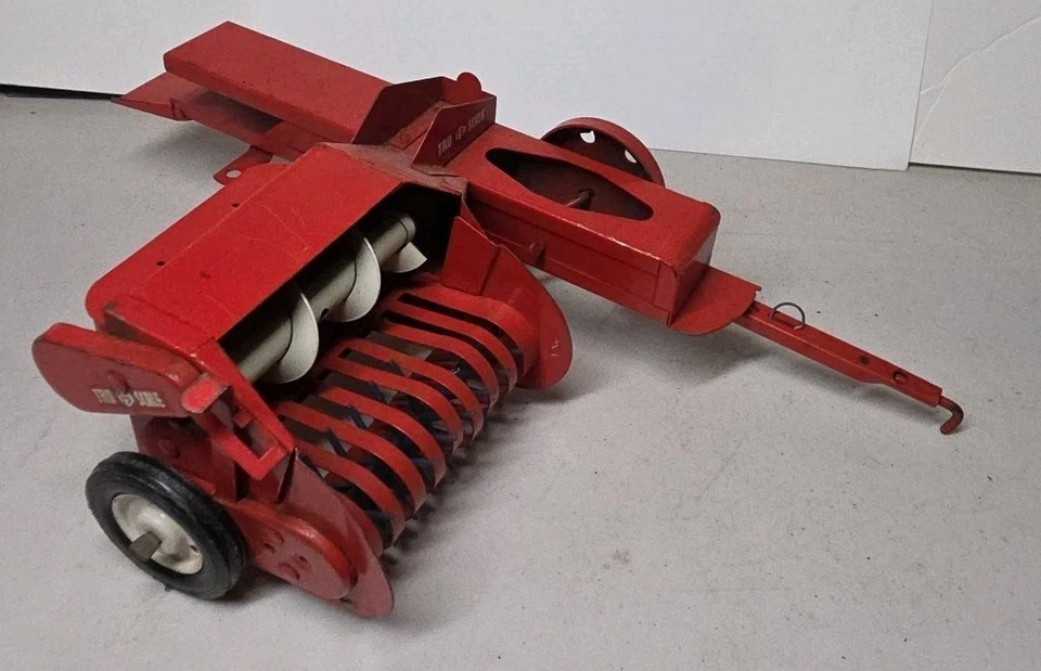 Vintage Carter Tru Scale Farm Hay Baler Toy 1/16 Scale Red Pressed Steel - Image 1 of 4