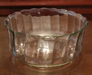 Vintage Clear Glass Scalloped Edge Serving Bowl 10" Diameter Tableware. MAH - Picture 1 of 6