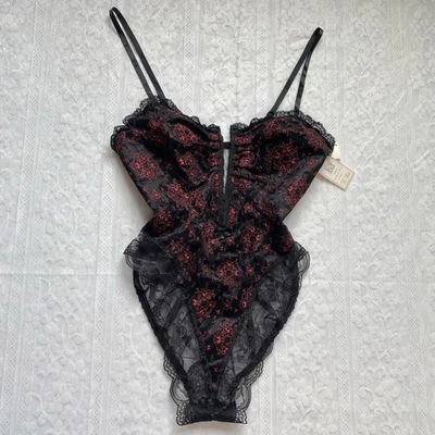 复古罕见 80 年代全新带标签 E. Bolé 哥特式红色和黑色蕾丝 | 紧身衣 - 尺寸 S — 第 1/4 张图片