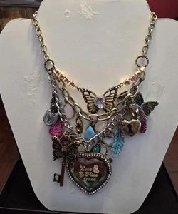 Collar Betsey Johnson Boho Multi Dije Mariposa Distintivo - Imagen 1 de 7