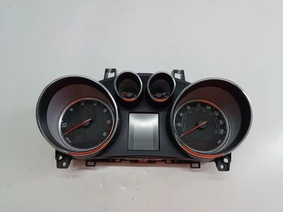 2015 VAUXHALL Mokka 1.6 Diesel Speedometer/Rev Counter 95375172 - Image 1 of 4