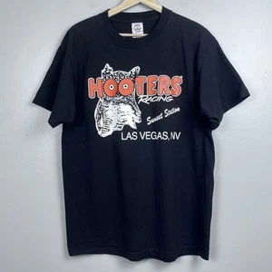 Hooters Racing Herren T-Shirt Baumwolle Las Vegas Grafikdruck Gr. M; Neuheit - Bild 1 von 10