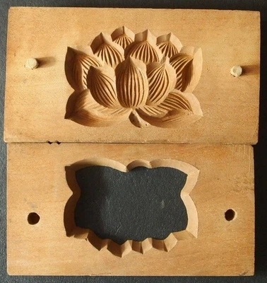 21ksg9 JAPANESE KASHIGATA CAKE MOLD LOTUS FLOWER WOOD CARVED HAND CARVED - Image 1 of 4