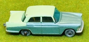 Matchbox Lesney No. 29 Austin A55 Cambridge Gray Wheels Green - Picture 1 of 13