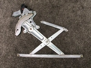 04-06 TOYOTA SCION XB FRONT RIGHT SIDE DOOR POWER WINDOW REGULATOR W/ MOTOR OEM - Picture 1 of 12