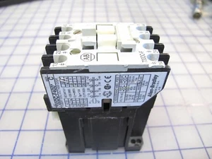 Allen Bradley Control Relay, 700DC-F400*, Ser. C,  24VDC Coil - Picture 1 of 3
