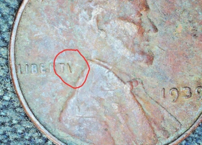 { 1939 Penny Part Of the Y Is missing # 715 - Image 1 of 4