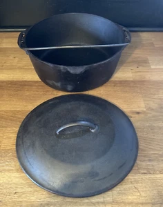 Vtg Unmarked LODGE No. 8 Cast Iron Dutch Oven w/Basting/Drip Lid - Picture 1 of 18
