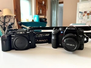 Lot appareils photos Minolta 9000AF + 700DX - Photo 1 sur 16