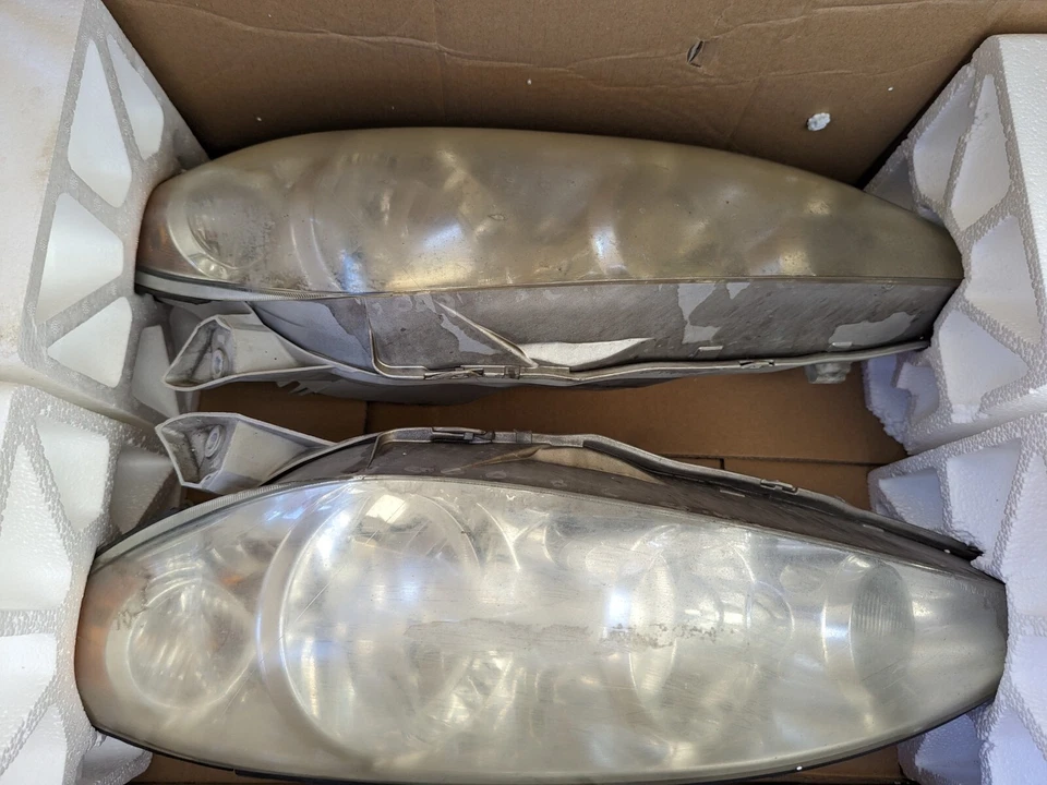 Conjunto de faros Dorman 1590989 para Toyota Camry 05-06 Foto 1 de 3