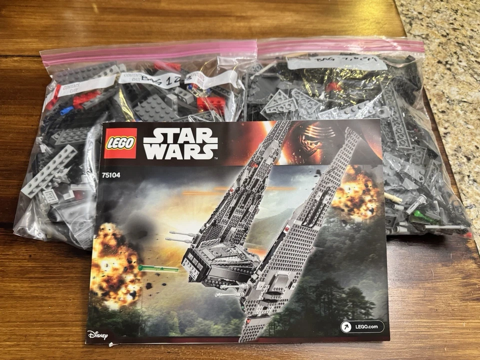 Lego Star Wars Kylo Ren's Command Shuttle #75104 (w/Instructions / Minis) - Image 1 of 4