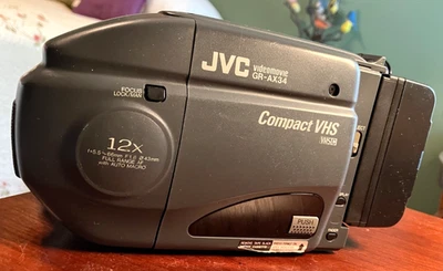 Vintage JVC GR-AX34 Compact VHS Camcorder Video Camera Bundle - Image 1 of 4