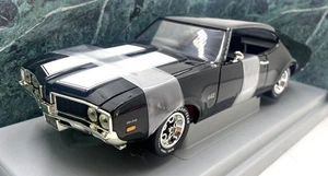 Ertl 1/18 Scale Diecast 8113 - 1969 Oldsmobile 4-4-2 W-30 - Black/White - Picture 1 of 5