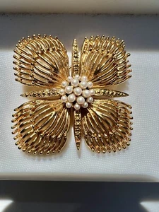 Gebrauchte, wunderschöne, Vintage, goldfarbene, MONET, Brosche/Anstecknadel, Damen SCHMUCK - Bild 1 von 10