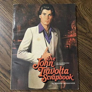 John Travolta Scrapbook  Suzanne Munshower Illustrated Biography 1978 Paperback - Bild 1 von 4