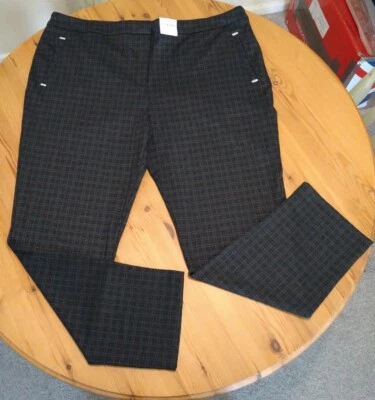 M&Co Ladies Black Trousers Size 22 🖤 Grey Check Design 🖤 Lift & Shape 🖤 - Image 1 of 4
