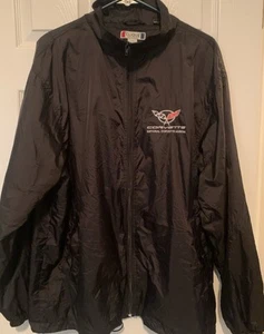 National Corvette Museum Clique Kapuzenjacke Windbreaker - Erwachsene L - Bild 1 von 15