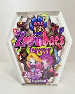 2022 Zombaes Forever Wild Vibes Rest in Show 2 Zombie Puppen & Haustiere Spielset Neu im Karton! - Bild 1 von 5