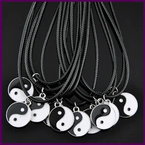 Lote de 10 colgantes de chismes de tai chi de aleación de moda para hombres y mujeres dijes Yin Yang - Imagen 1 de 24