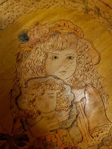 Arte popular hecho a mano pirografía madera quema y talla niña y su muñeca 9" - Imagen 1 de 7
