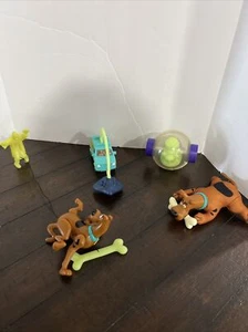 Burger King SCOOBY DOO & The Alien Invaders Glow in The Dark Toy Lot of 4 - Picture 1 of 6
