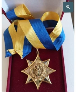 Orden Ucraniana "Estrella de Gloria y Mérito". Con documento y estuche. - Imagen 1 de 4