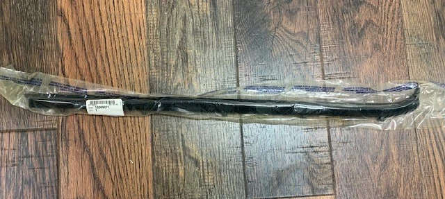 1990-1991 CHEVROLET GMC C1500 C2500 WEATHERSTRIP ASM FRT S/D W 15569071 NEW OEM - Image 1 of 4