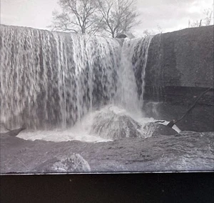 Wasserfall Fluss Granit Felsen blattlose Bäume antikes Glasnegativ 5 x 4 Zoll - Bild 1 von 3