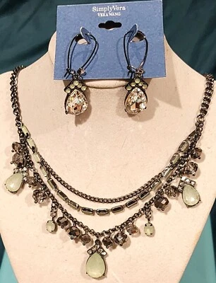 SIMPLY VERA WANG NUEVO CON ETIQUETAS $48 Mujer Collar Pendientes Colgantes Conjunto Verde Claro Transparente Foto 1 de 2