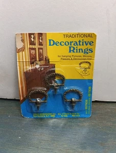 Vintage NOS Homecraft Deko Ringe Bild Wandbehang Haken Griffe Ziehen - Bild 1 von 3