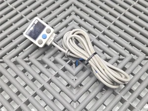 SMC ISE40A-N01-V-P Pressure Switch, 145psi - Picture 1 of 6