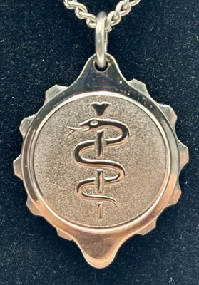 Collar de identificación médica Swiss SOS - Colgante de información de emergencia con cadena y estuche Foto 1 de 4