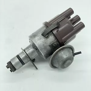 Porsche 912 Bosch JFUR 4 0 231 115 061 DISTRIBUTOR With Vacuum Advance - Picture 1 of 10