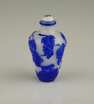 Antigua botella de tabaco china de vidrio azul/blanco Foto 1 de 4