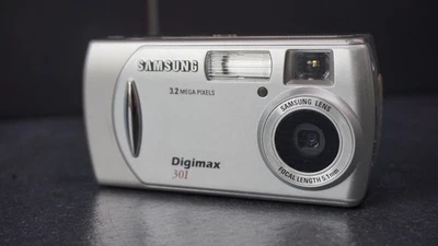 Samsung Digimax 301 3.2MP Digital Camera - Silver - Image 1 of 4