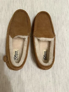DEARFOAMS New Chestnut Dluxe Genuine Shearling Moccasin Slipper Size 3 - Picture 1 of 5