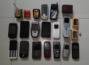 Lot de téléphones portables et de pagers défectueux pour pièces - Photo 1 sur 11