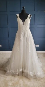 Wedding Dress Size 14 Maggie Sottero, Carmella (Sample Gown) Ivory - Picture 1 of 7