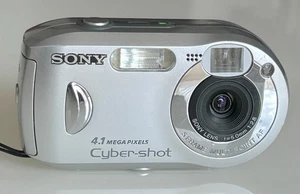 Sony Cyber-shot DSC-P43 - Foto 1 di 14