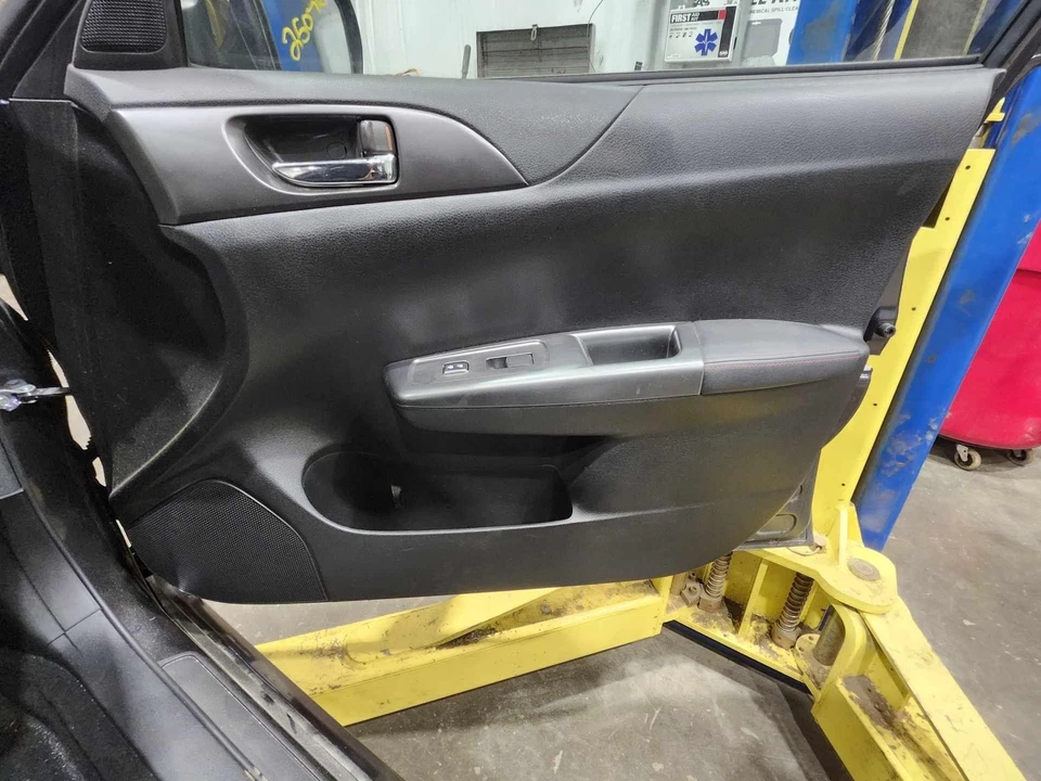 11-14 斯巴鲁 WRX STI 前门装饰面板右乘客侧黑色原始设备制造商 — 第 1/1 张图片