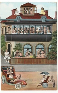 CR0333 Lustige Karte gedruckt in Deutschland Neu - 1920 ca Kinder fahren Auto - Bild 1 von 1