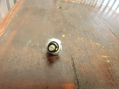 87-09 INTERRUPTOR SENSOR PRESIÓN ACEITE SUZUKI INTRUDER VS1400 37820-33D10 Foto 1 de 2