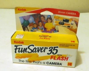 VINTAGE KODAK GOLD 400 FUNSAVER 35 ONE TIME USE FLASH CAMERA EXPIRED 1993 24 EX - Picture 1 of 2