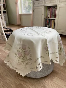 Square Table Topper Country Floral Embroidered Cutwork Tablecloth, Spring Tulips - Picture 1 of 11