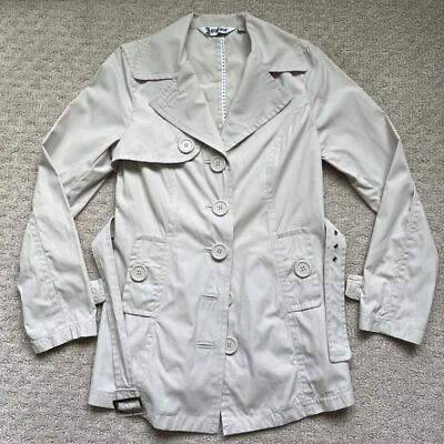 Gabardina bronceada clara con doble botonadura con cinturón hasta la cadera talla pequeña para mujer Foto 1 de 4